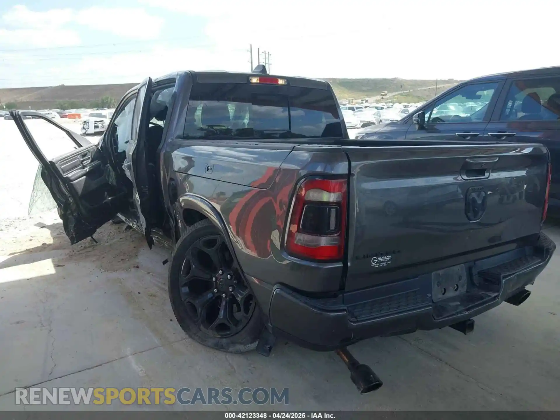 3 Photograph of a damaged car 1C6RREHT8NN187076 RAM 1500 2022