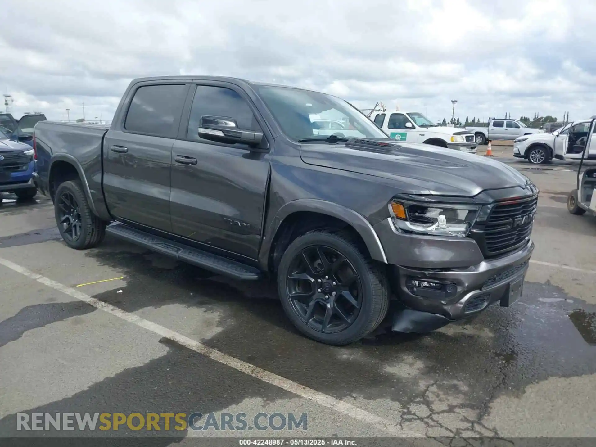 1 Photograph of a damaged car 1C6RREJM0NN346935 RAM 1500 2022