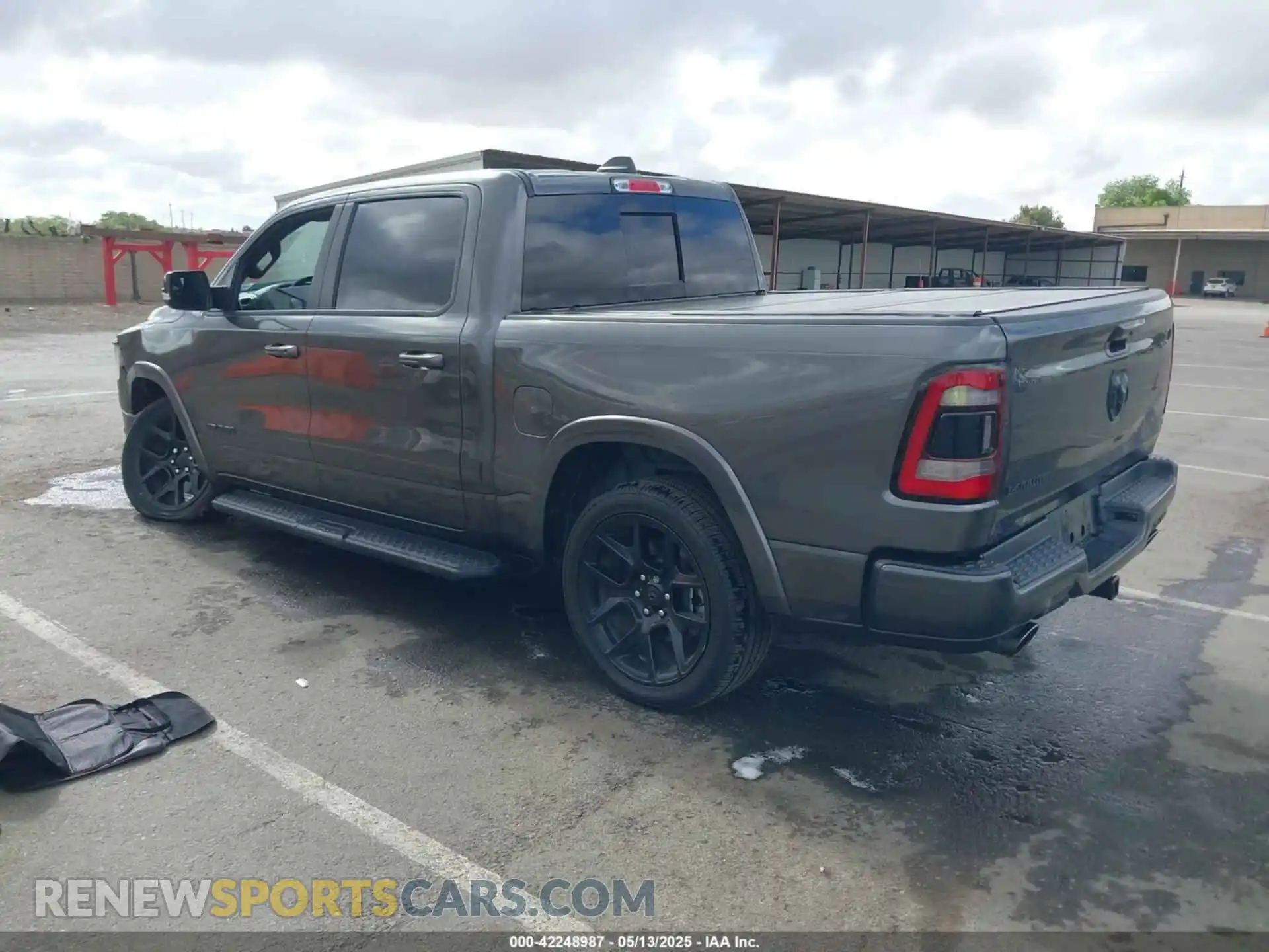 3 Photograph of a damaged car 1C6RREJM0NN346935 RAM 1500 2022