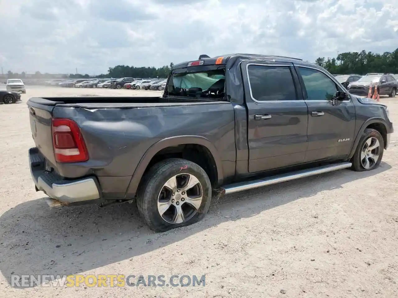 3 Photograph of a damaged car 1C6RREJMXNN185283 RAM 1500 2022