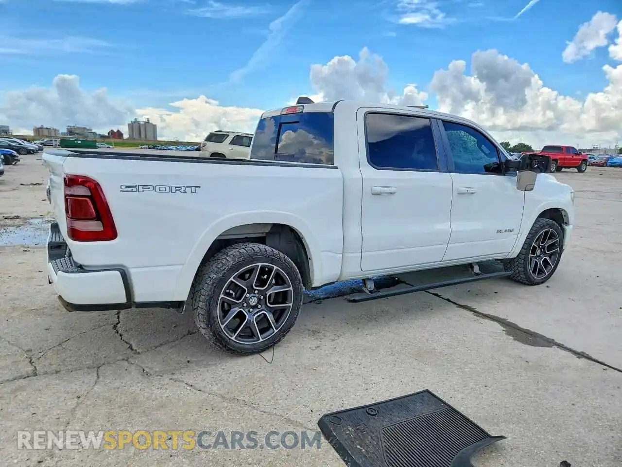 3 Photograph of a damaged car 1C6RREJT4NN104978 RAM 1500 2022