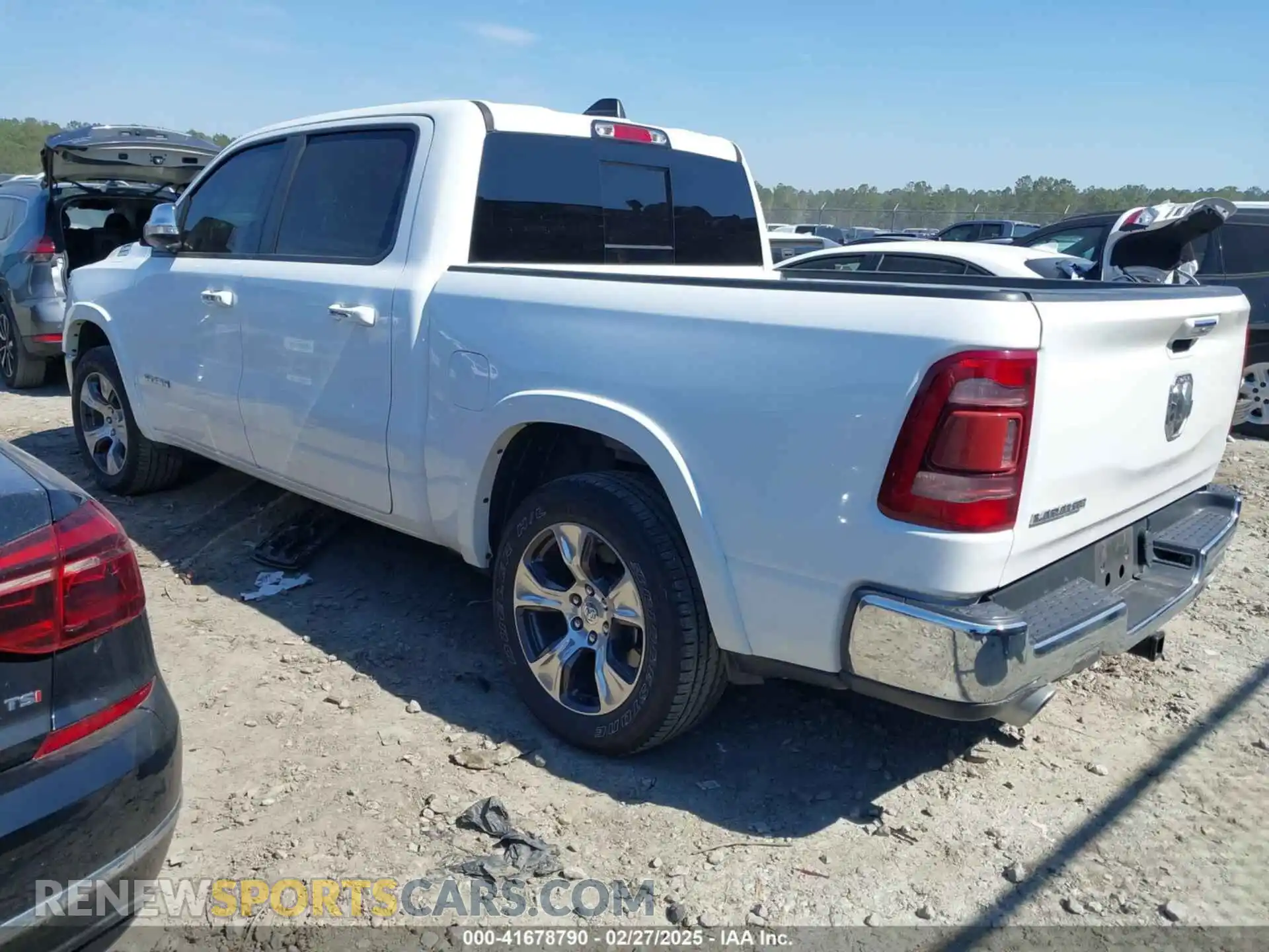 3 Photograph of a damaged car 1C6RREJT6NN219792 RAM 1500 2022