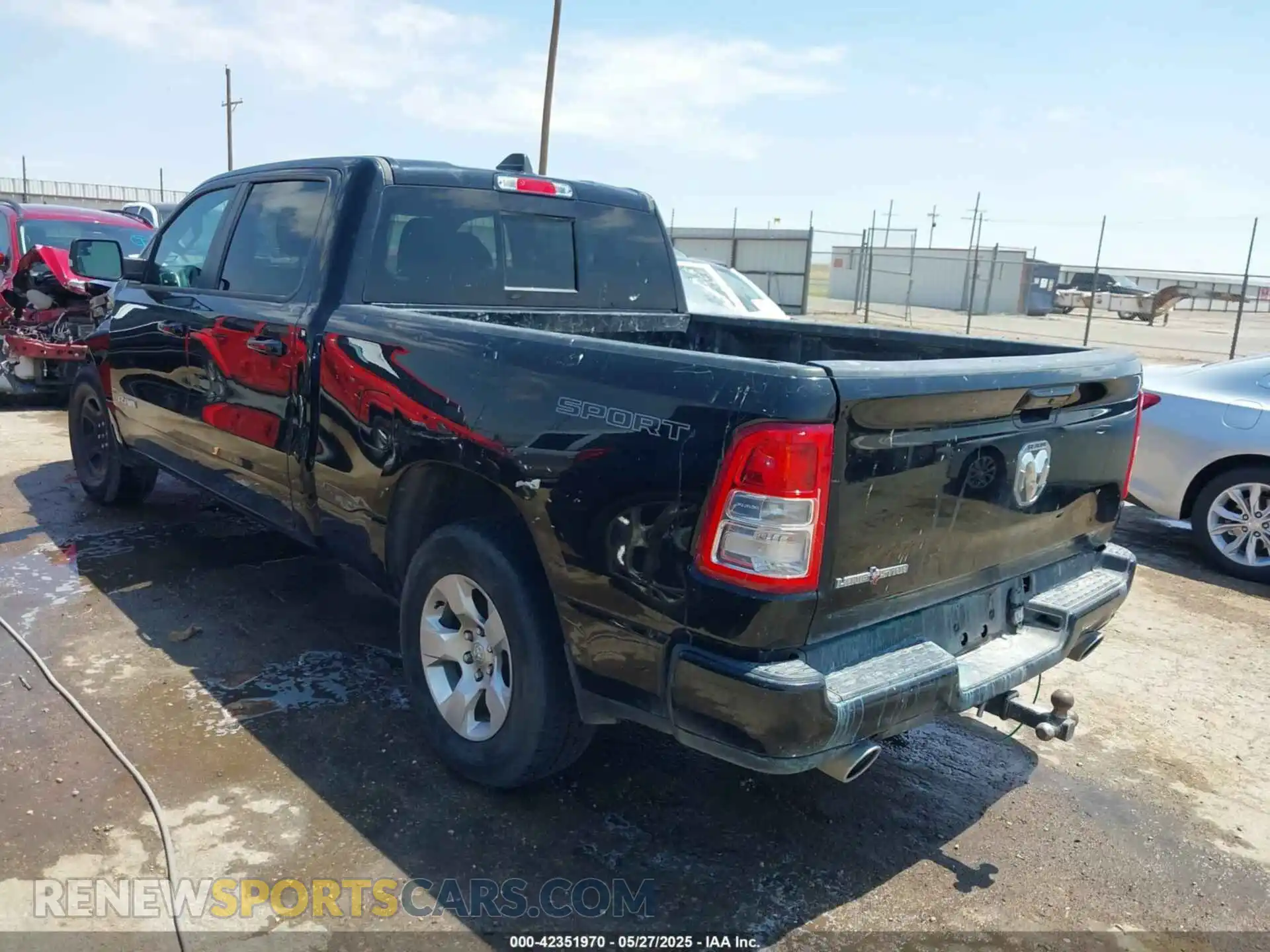 3 fotografías del automóvil dañado 1C6RREMT5NN324352 RAM 1500 2022