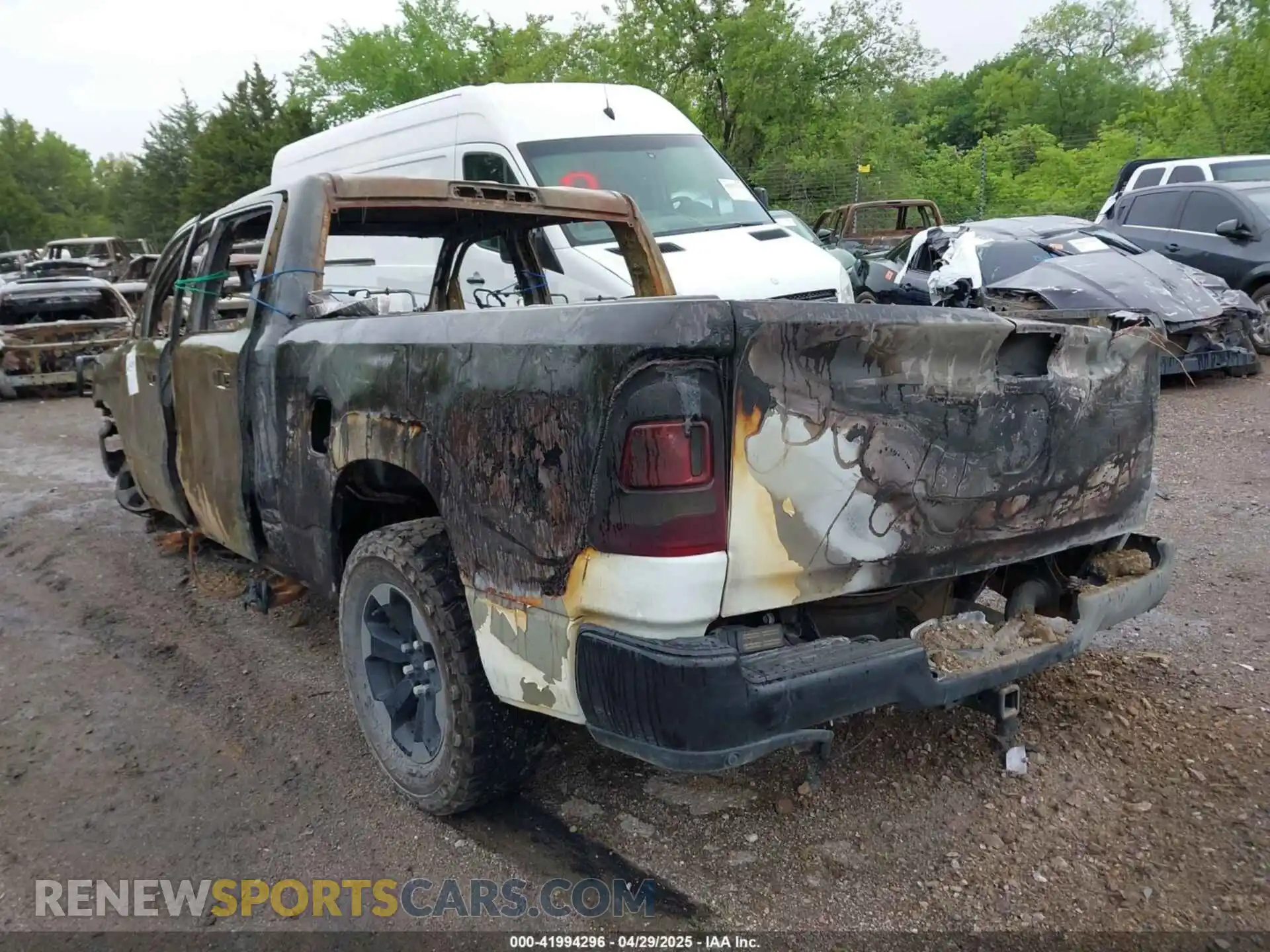 3 Photograph of a damaged car 1C6RRENT8NN451322 RAM 1500 2022
