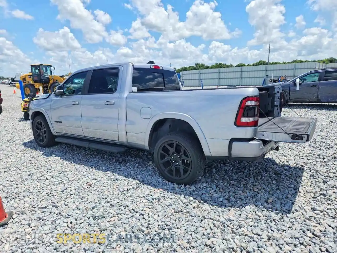 2 fotografías del automóvil dañado 1C6RRERT3NN461413 RAM 1500 2022