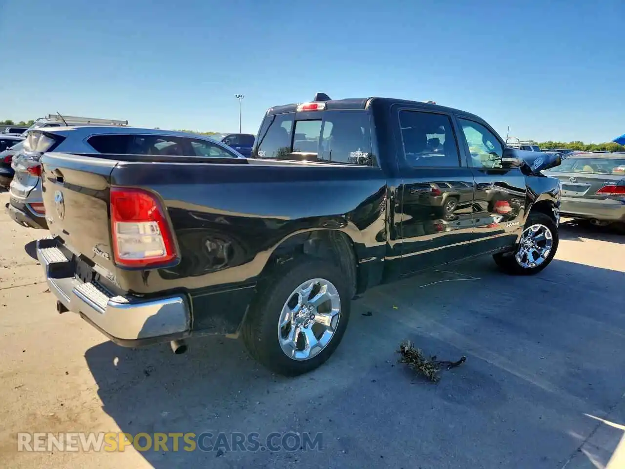 3 Photograph of a damaged car 1C6RRFFG0NN325253 RAM 1500 2022