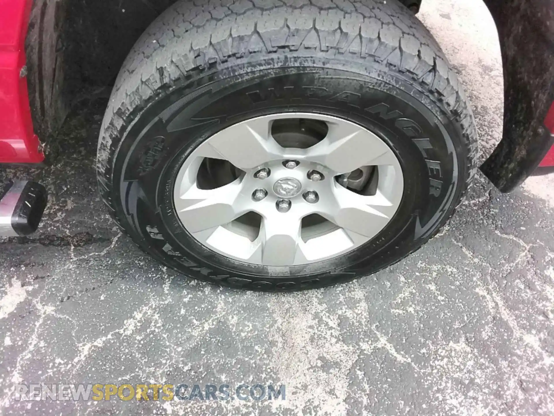 1 Photograph of a damaged car 1C6RRFFG2NN178997 RAM 1500 2022