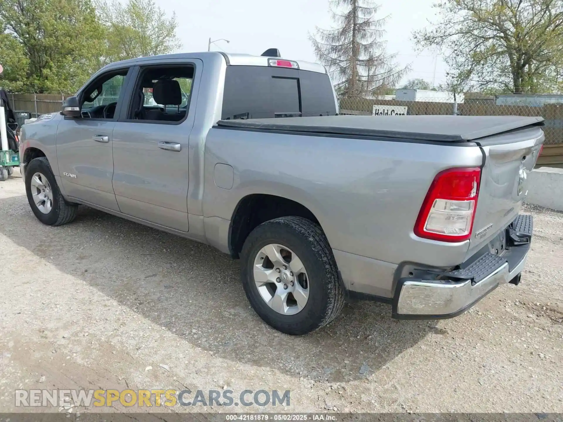 3 Photograph of a damaged car 1C6RRFFG3NN258356 RAM 1500 2022