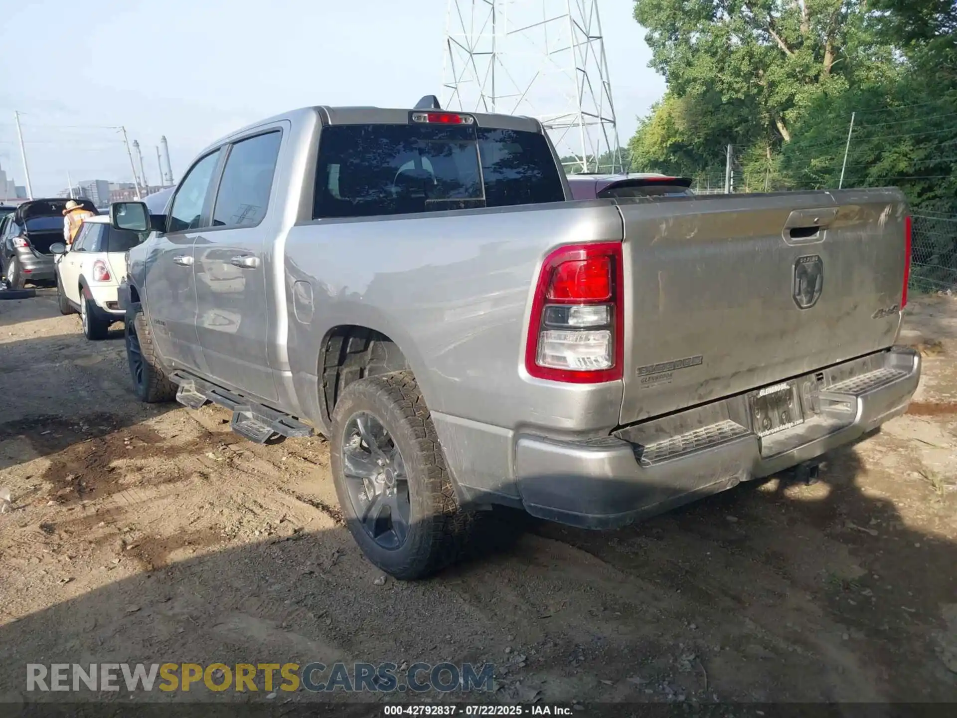 3 Photograph of a damaged car 1C6RRFFG3NN295875 RAM 1500 2022