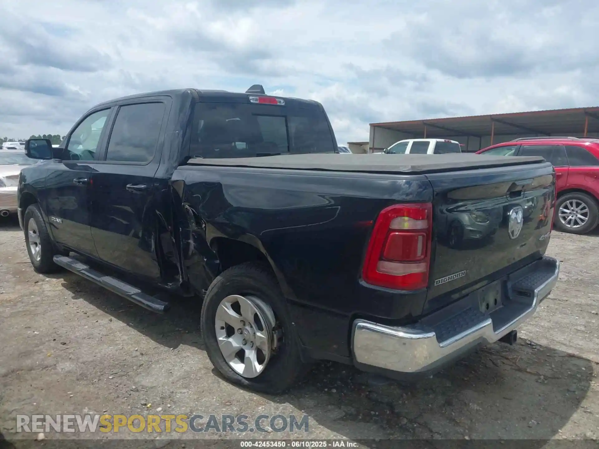 3 Photograph of a damaged car 1C6RRFFG8NN365239 RAM 1500 2022
