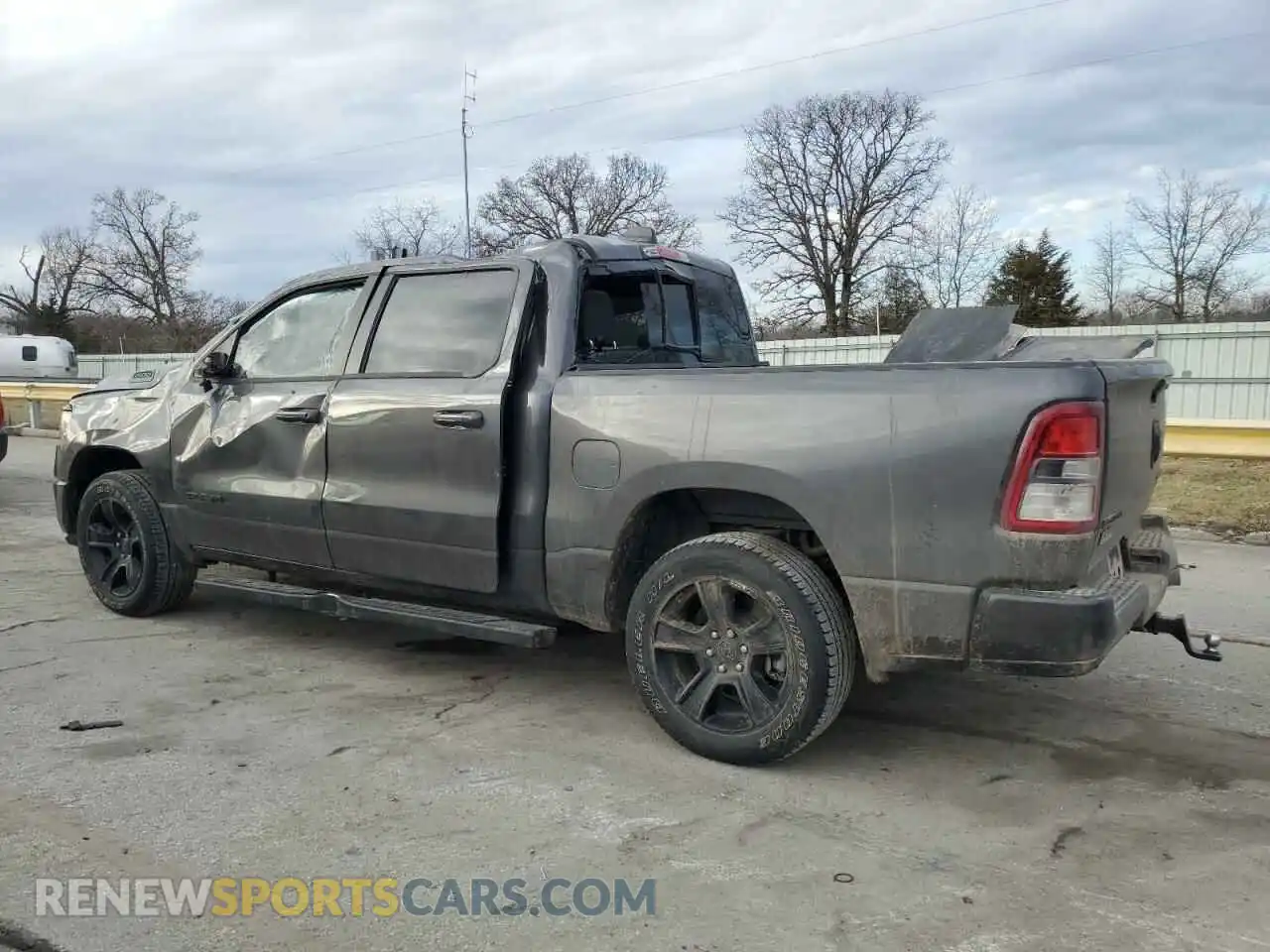 2 Photograph of a damaged car 1C6RRFFG9NN362270 RAM 1500 2022