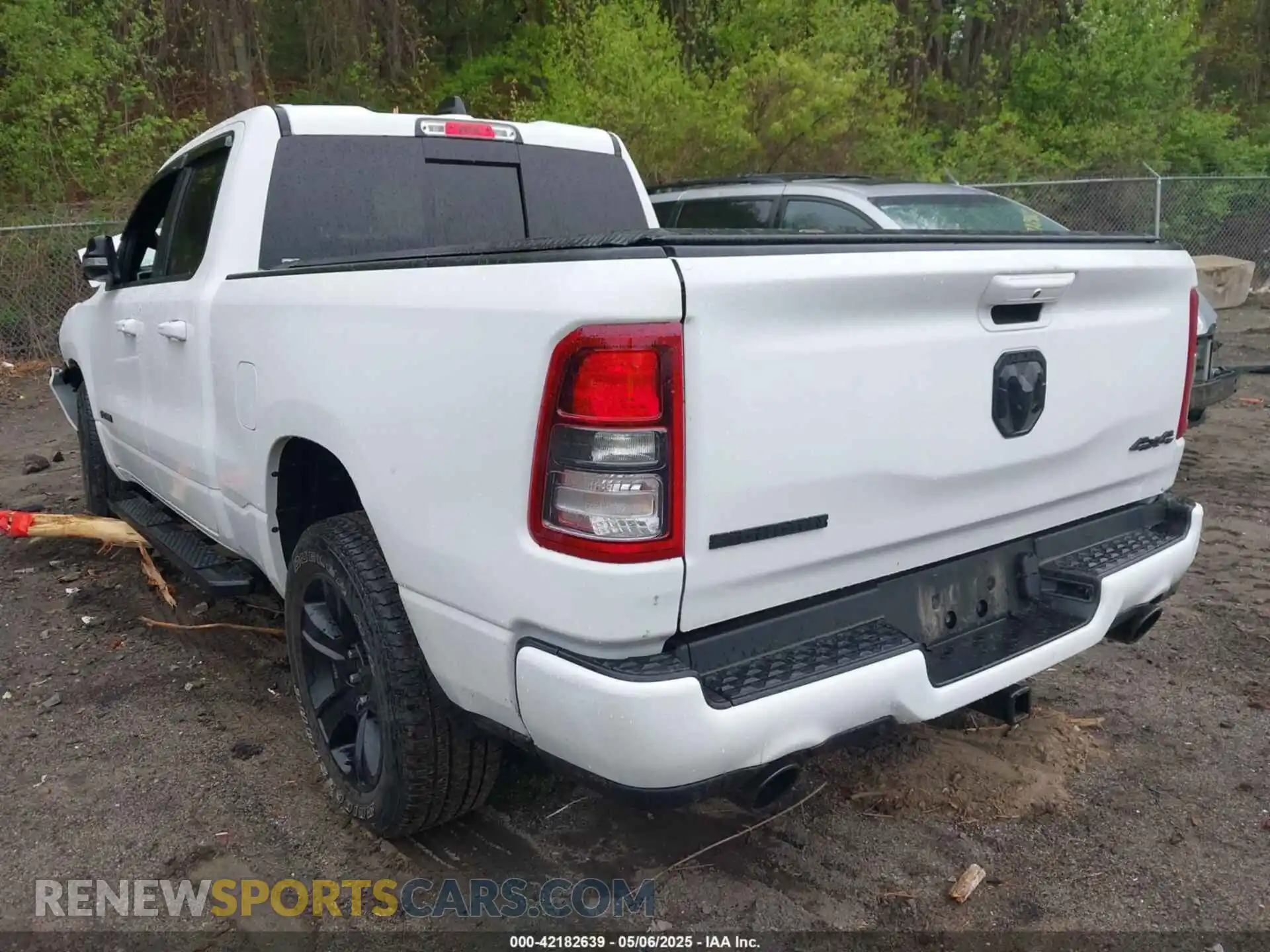 3 Photograph of a damaged car 1C6SRFBT4NN445190 RAM 1500 2022