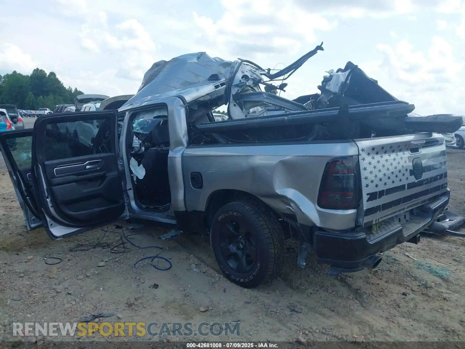 3 Photograph of a damaged car 1C6SRFFT0NN148427 RAM 1500 2022