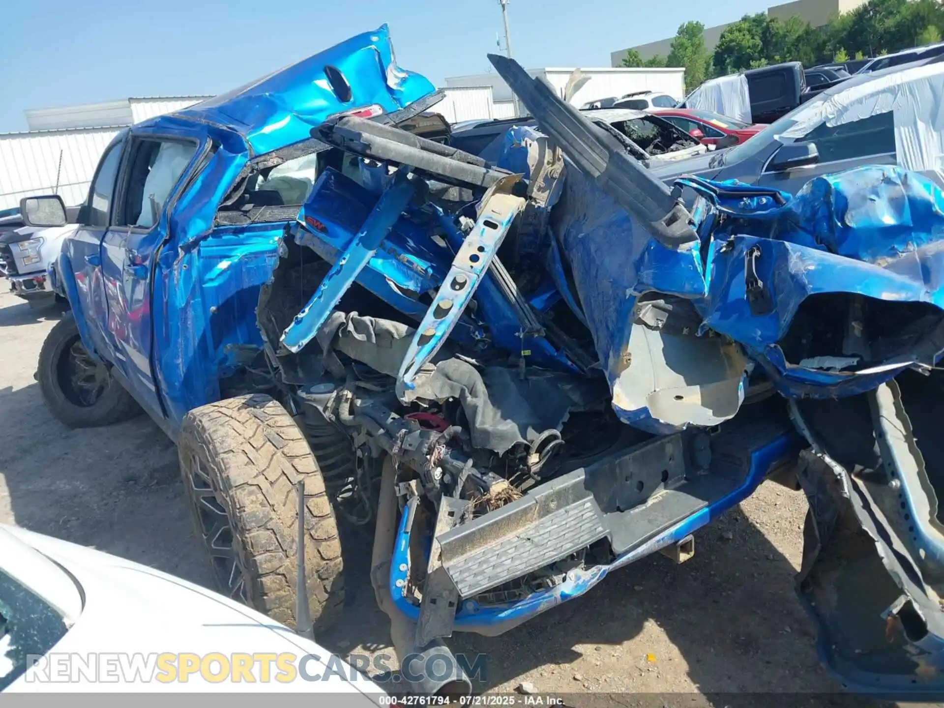 3 Photograph of a damaged car 1C6SRFFT0NN162456 RAM 1500 2022