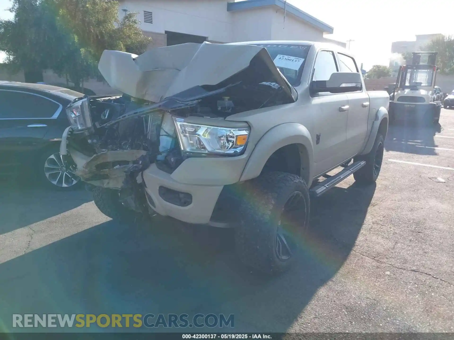 2 Photograph of a damaged car 1C6SRFFT0NN311092 RAM 1500 2022