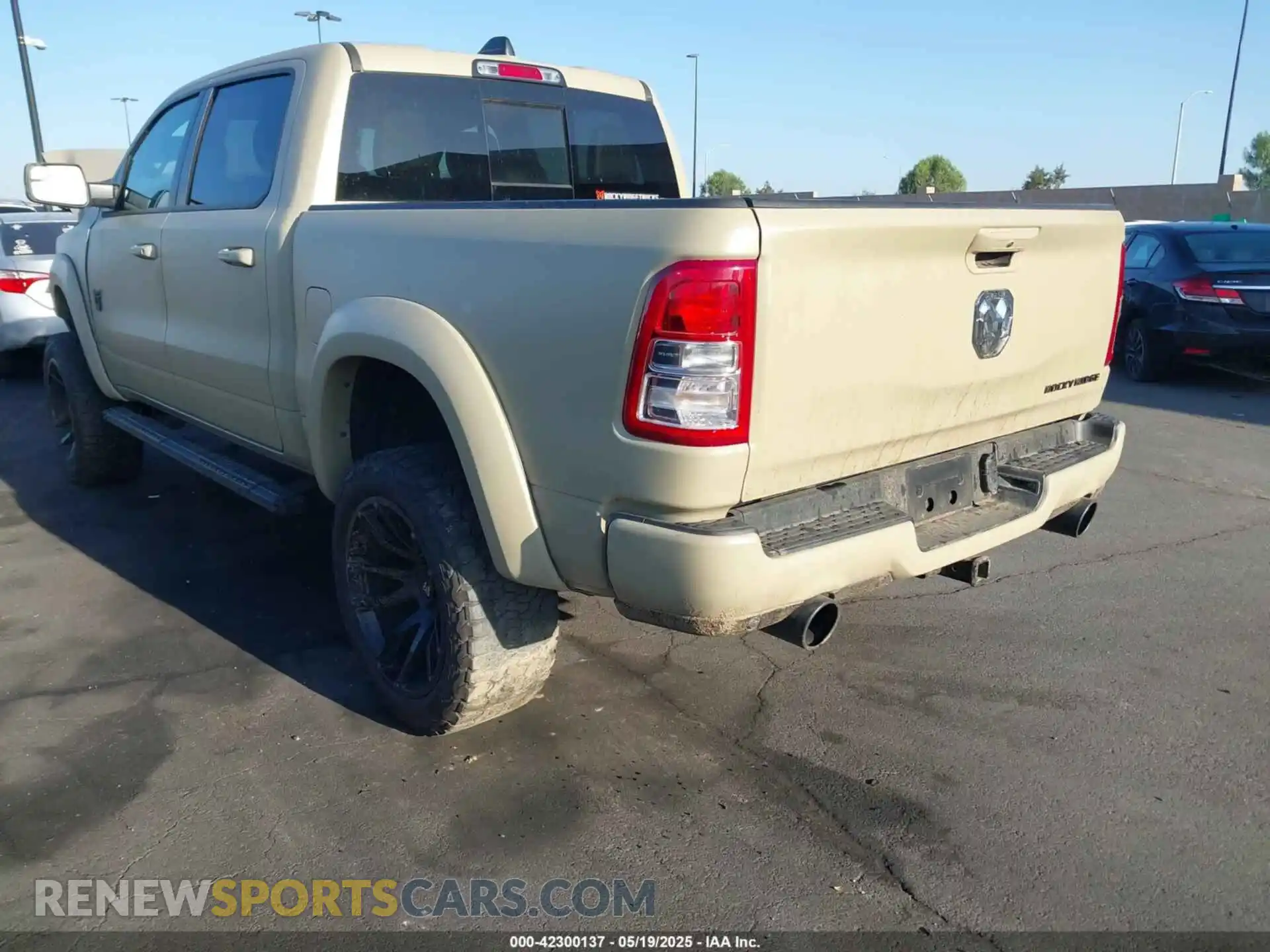 3 Photograph of a damaged car 1C6SRFFT0NN311092 RAM 1500 2022