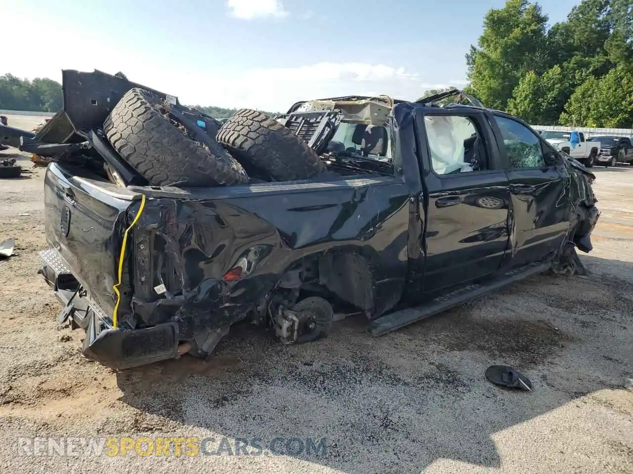 3 Photograph of a damaged car 1C6SRFFT2NN135713 RAM 1500 2022