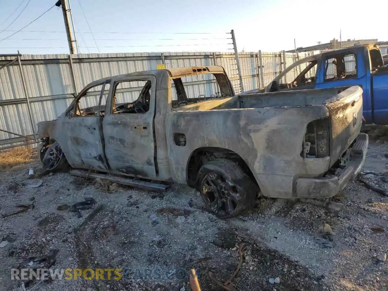 2 fotografías del automóvil dañado 1C6SRFFT3NN381296 RAM 1500 2022