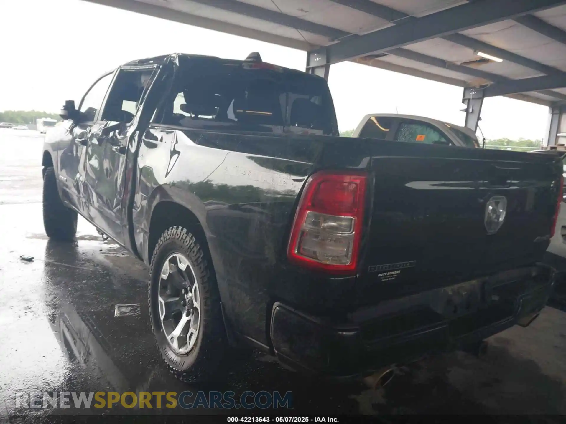 3 Photograph of a damaged car 1C6SRFFT3NN406309 RAM 1500 2022
