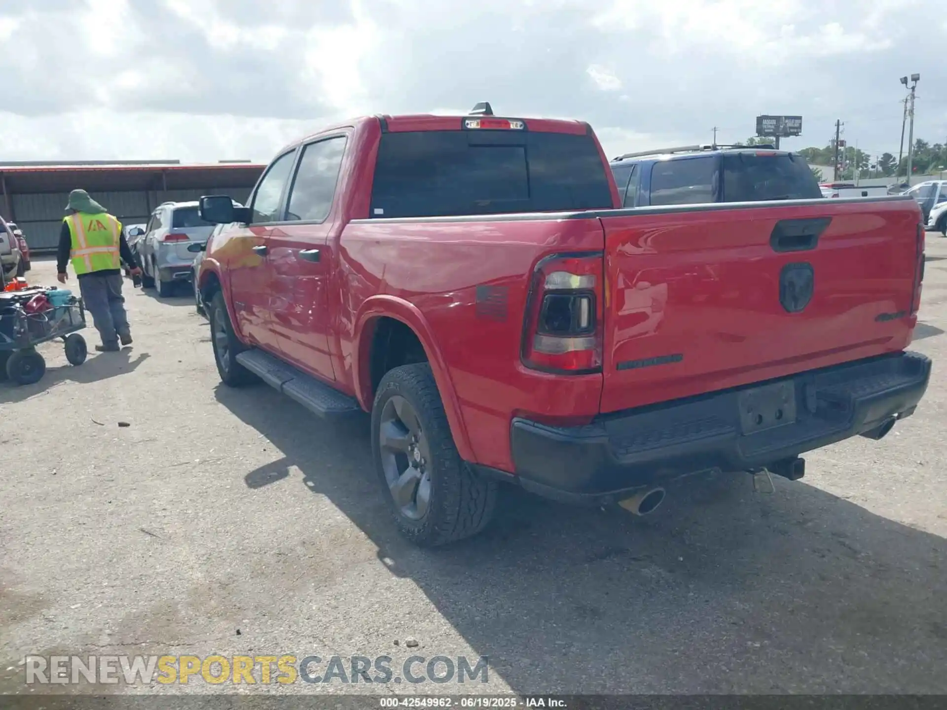 3 Photograph of a damaged car 1C6SRFFT4NN243606 RAM 1500 2022