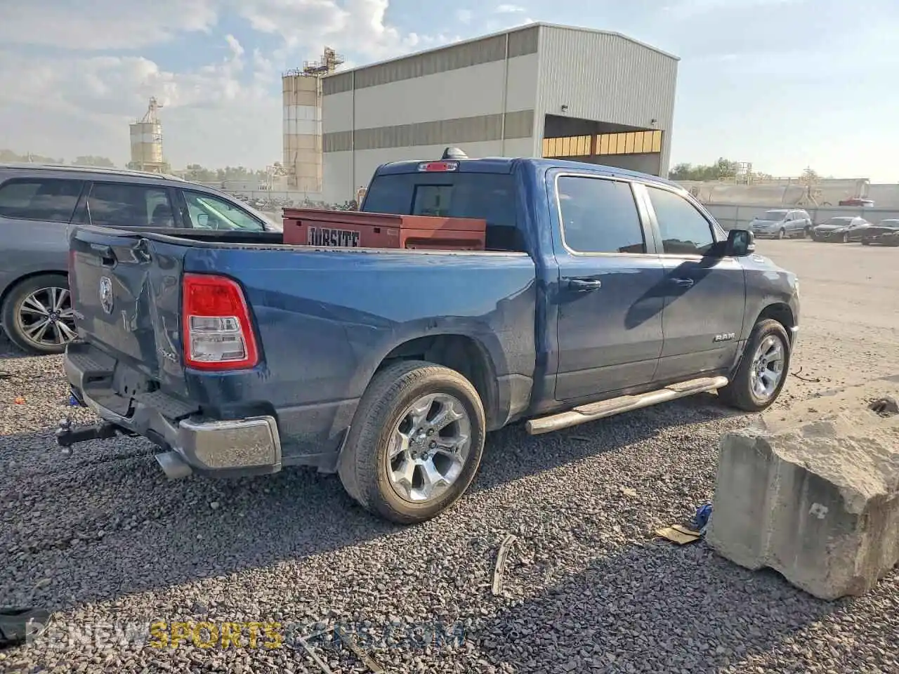 3 Photograph of a damaged car 1C6SRFFT5NN129095 RAM 1500 2022