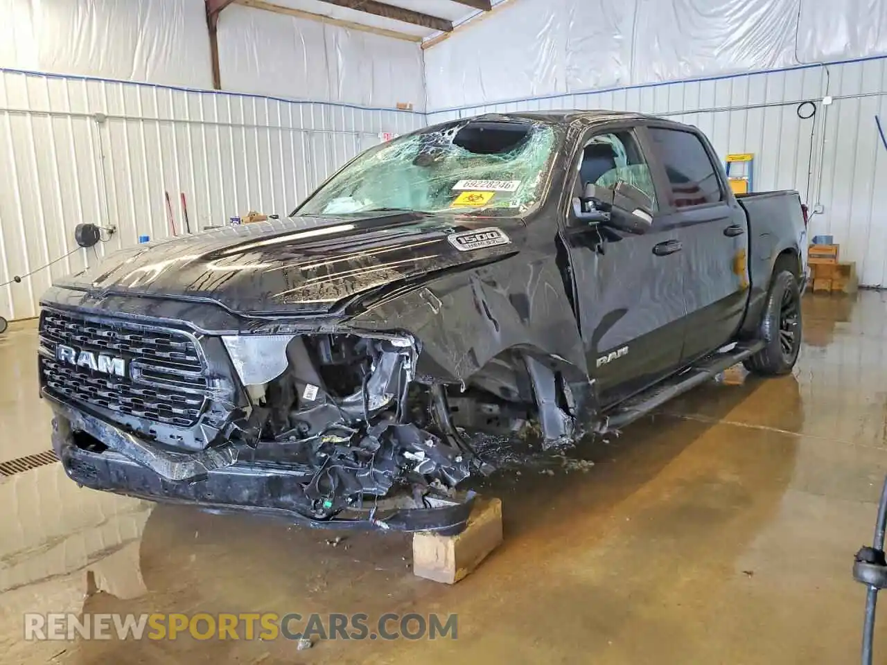 1 Photograph of a damaged car 1C6SRFFT5NN391361 RAM 1500 2022