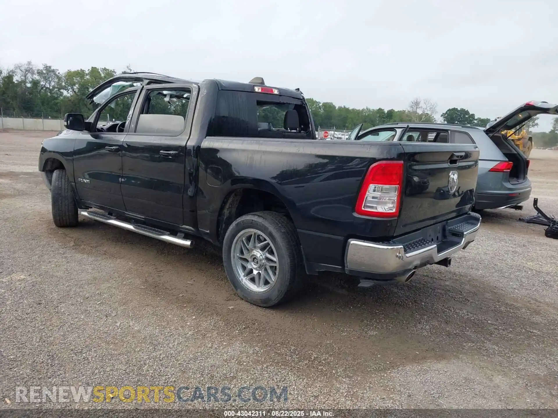 3 Photograph of a damaged car 1C6SRFFT7NN148182 RAM 1500 2022