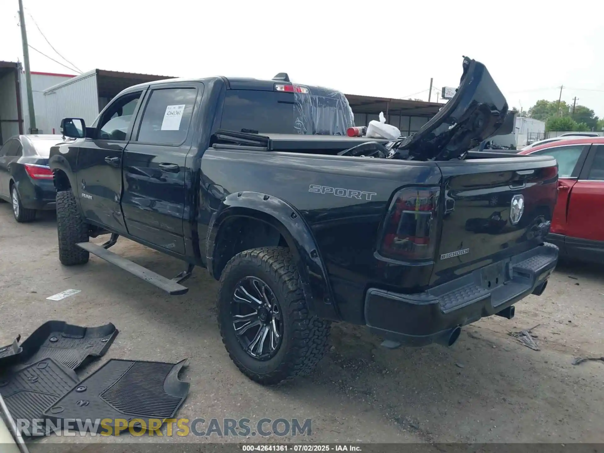 3 Photograph of a damaged car 1C6SRFFTXNN135975 RAM 1500 2022