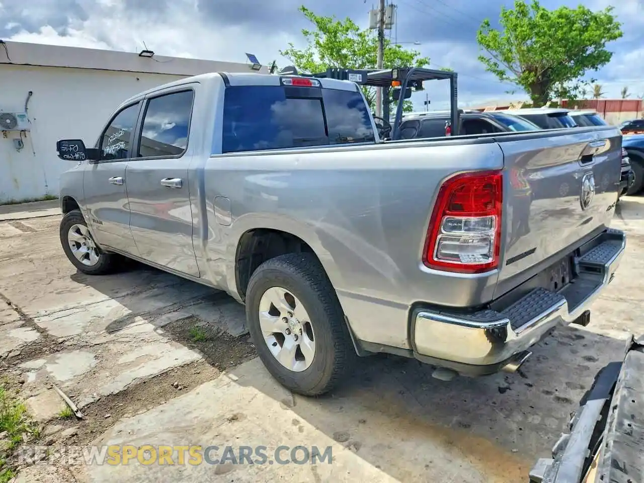 2 fotografías del automóvil dañado 1C6SRFFTXNN232321 RAM 1500 2022