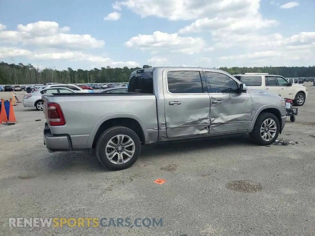 3 Photograph of a damaged car 1C6SRFHM3NN460120 RAM 1500 2022