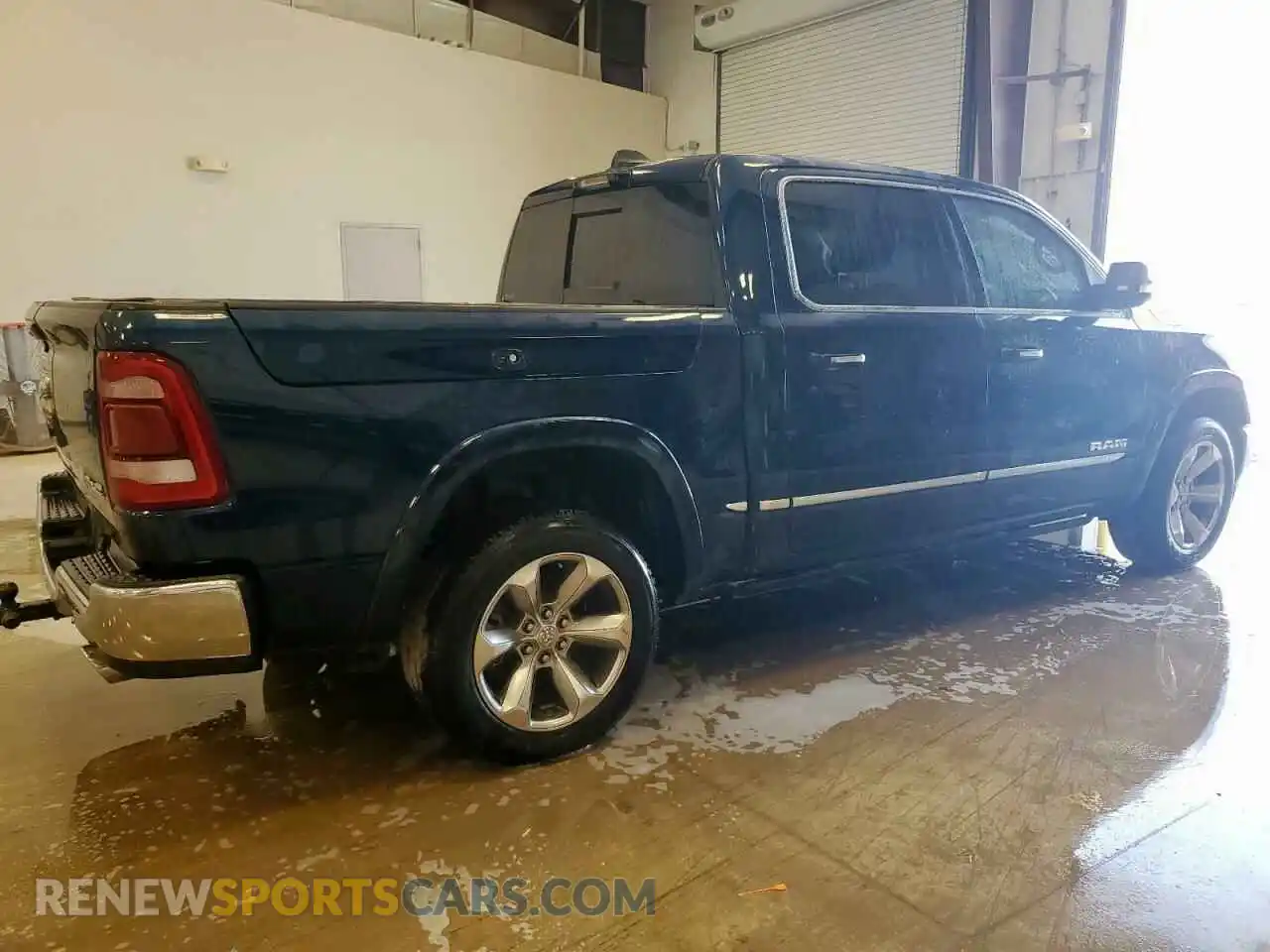 3 Photograph of a damaged car 1C6SRFHM7NN182368 RAM 1500 2022