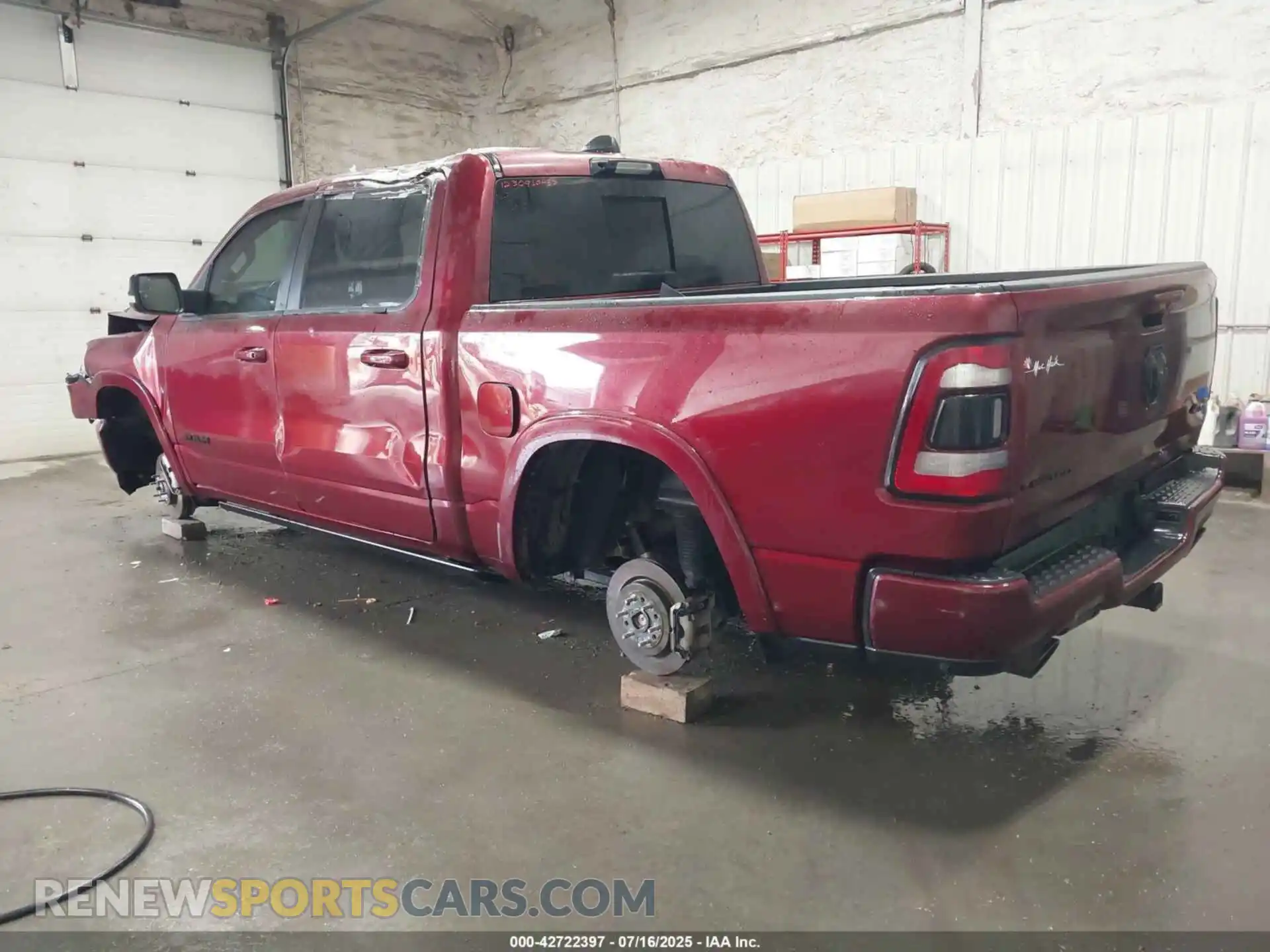 3 Photograph of a damaged car 1C6SRFHT5NN116327 RAM 1500 2022