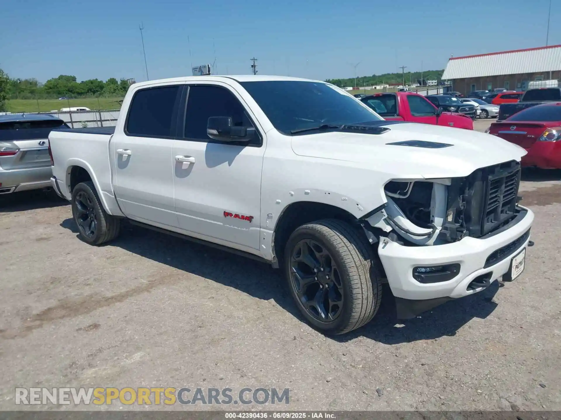 1 Photograph of a damaged car 1C6SRFHT6NN294814 RAM 1500 2022