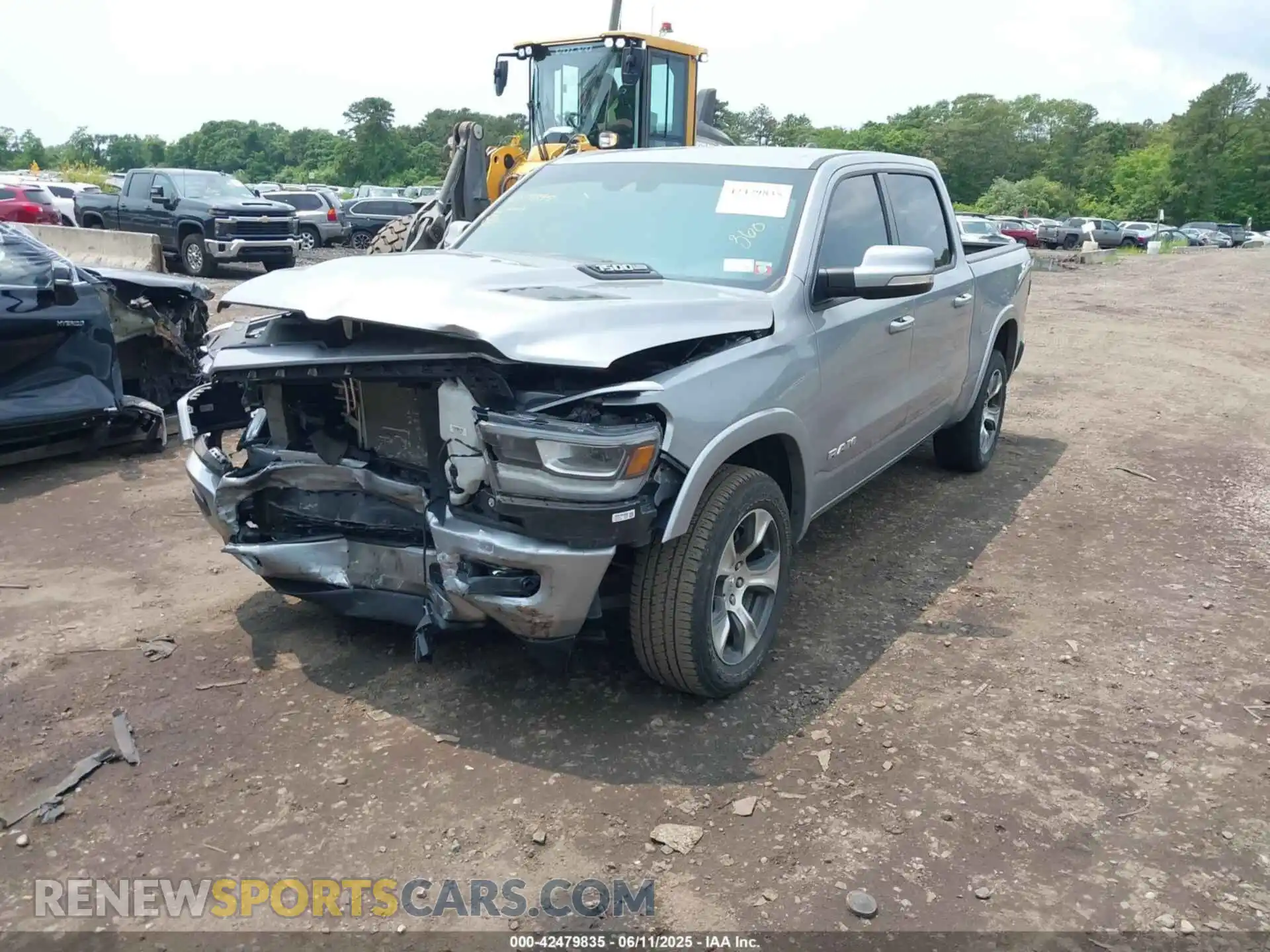 2 Photograph of a damaged car 1C6SRFJMXNN223943 RAM 1500 2022