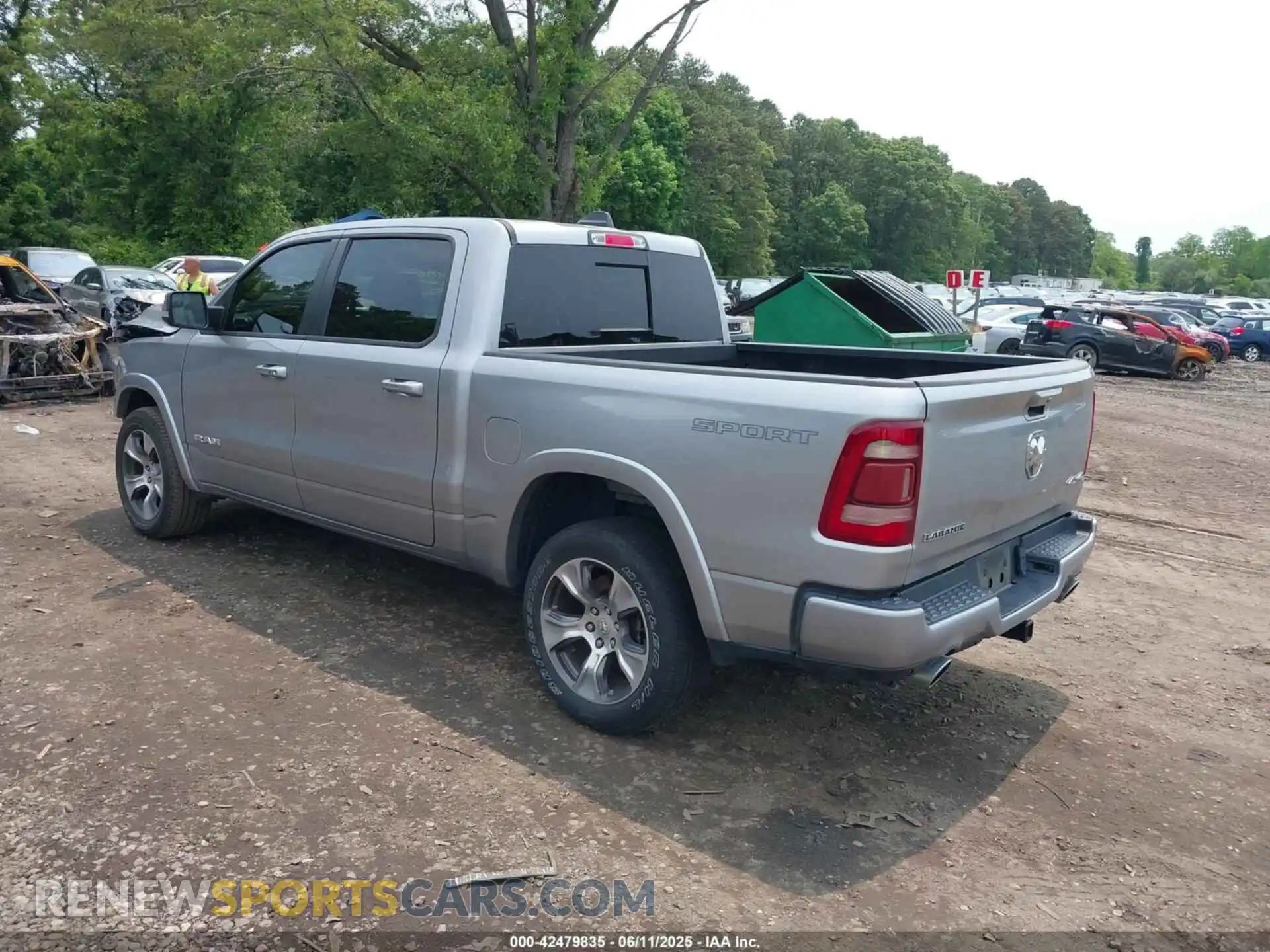 3 Photograph of a damaged car 1C6SRFJMXNN223943 RAM 1500 2022
