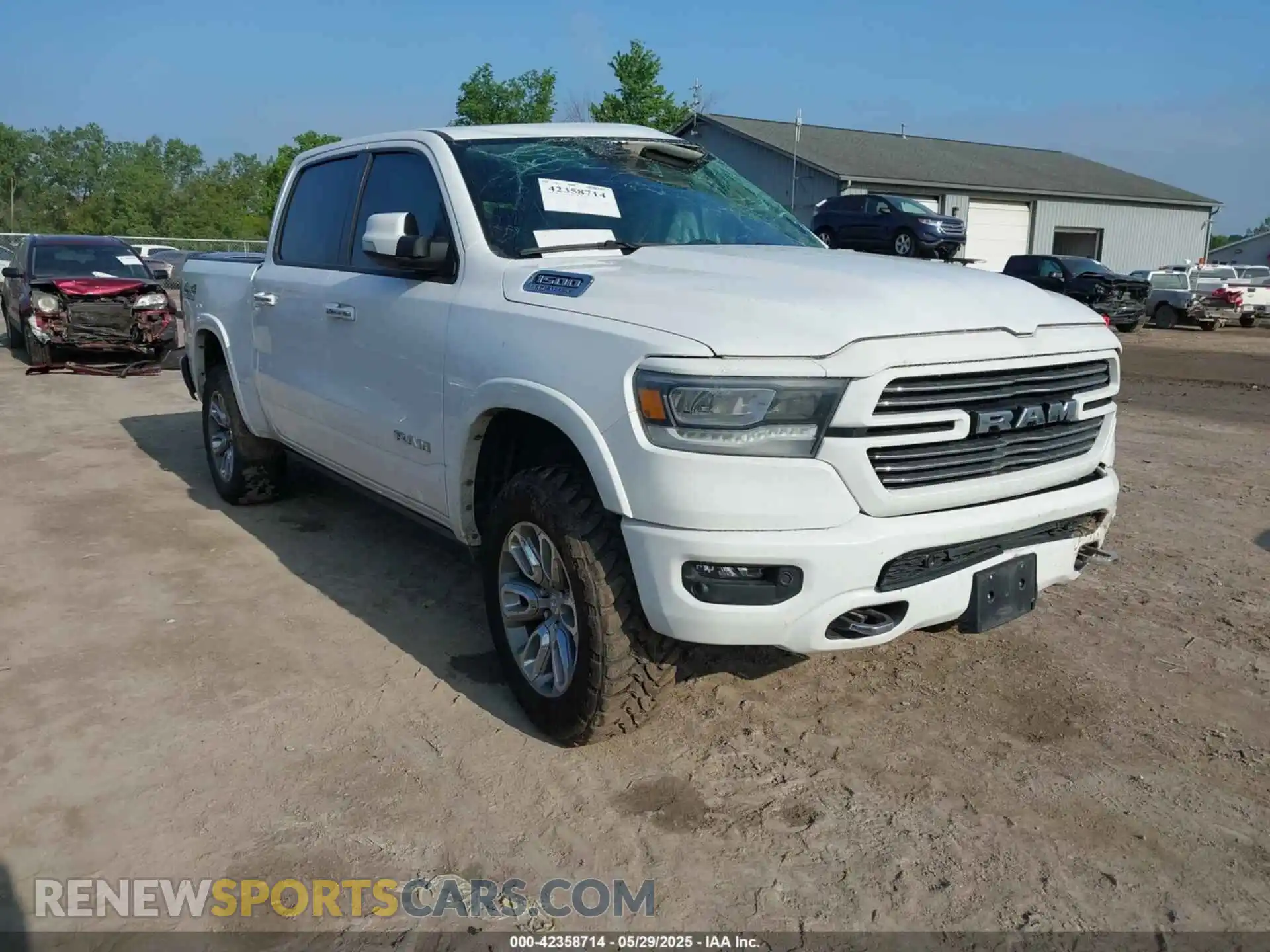 1 Photograph of a damaged car 1C6SRFJT1NN108929 RAM 1500 2022