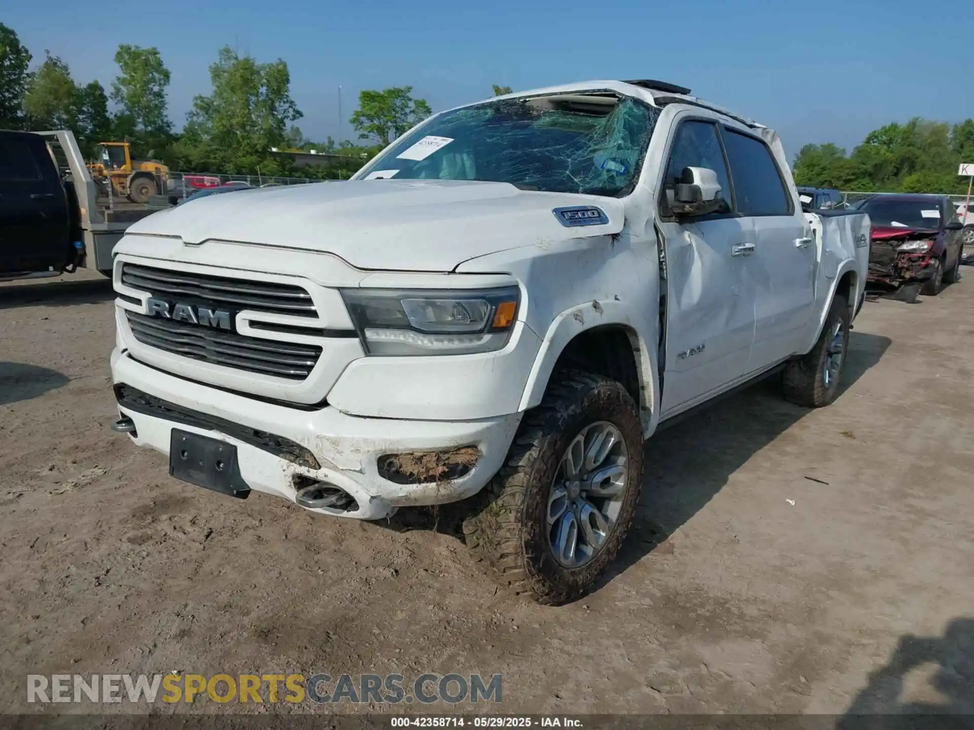 2 Photograph of a damaged car 1C6SRFJT1NN108929 RAM 1500 2022