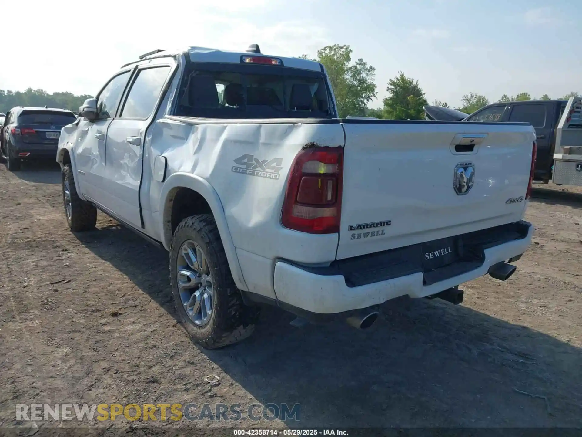 3 Photograph of a damaged car 1C6SRFJT1NN108929 RAM 1500 2022