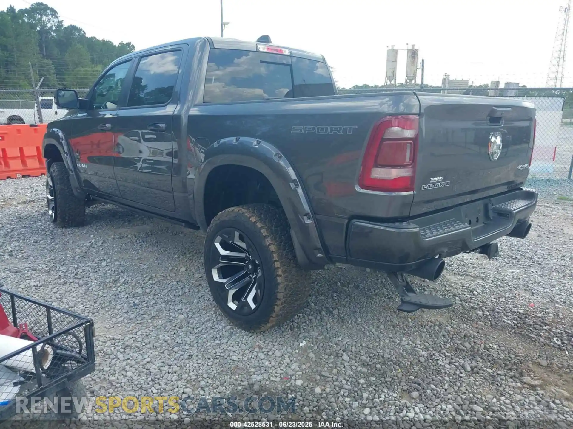 3 Photograph of a damaged car 1C6SRFJT2NN111063 RAM 1500 2022