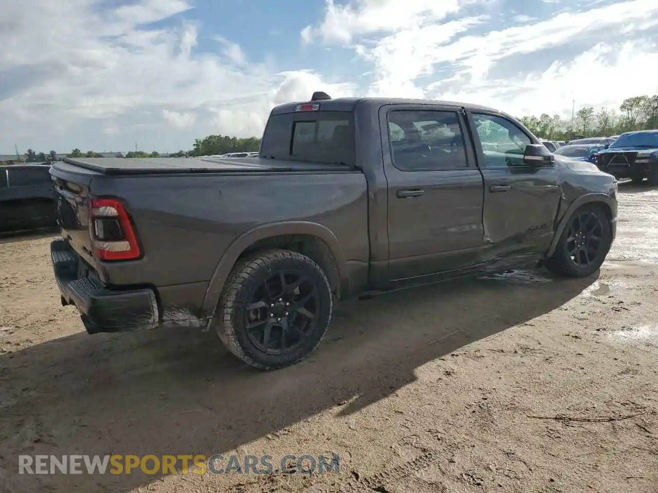 3 Photograph of a damaged car 1C6SRFJT2NN120152 RAM 1500 2022