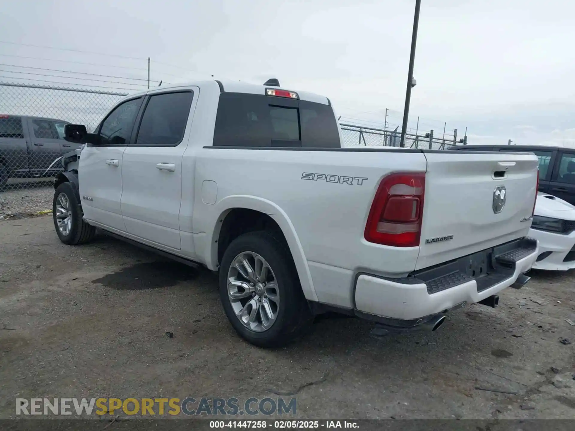 3 Photograph of a damaged car 1C6SRFJT2NN189939 RAM 1500 2022