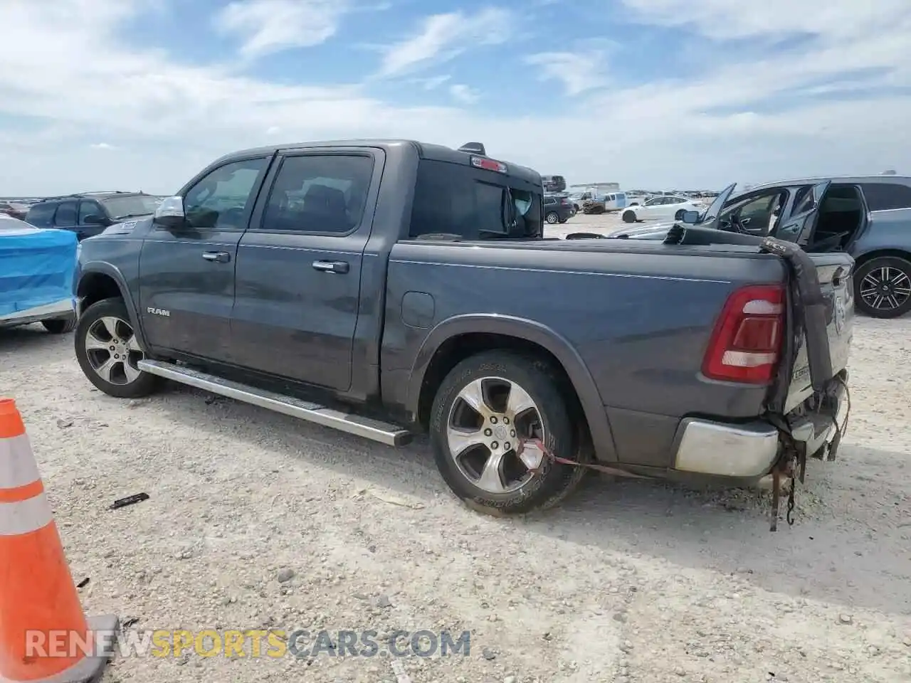 2 Photograph of a damaged car 1C6SRFJT2NN310663 RAM 1500 2022
