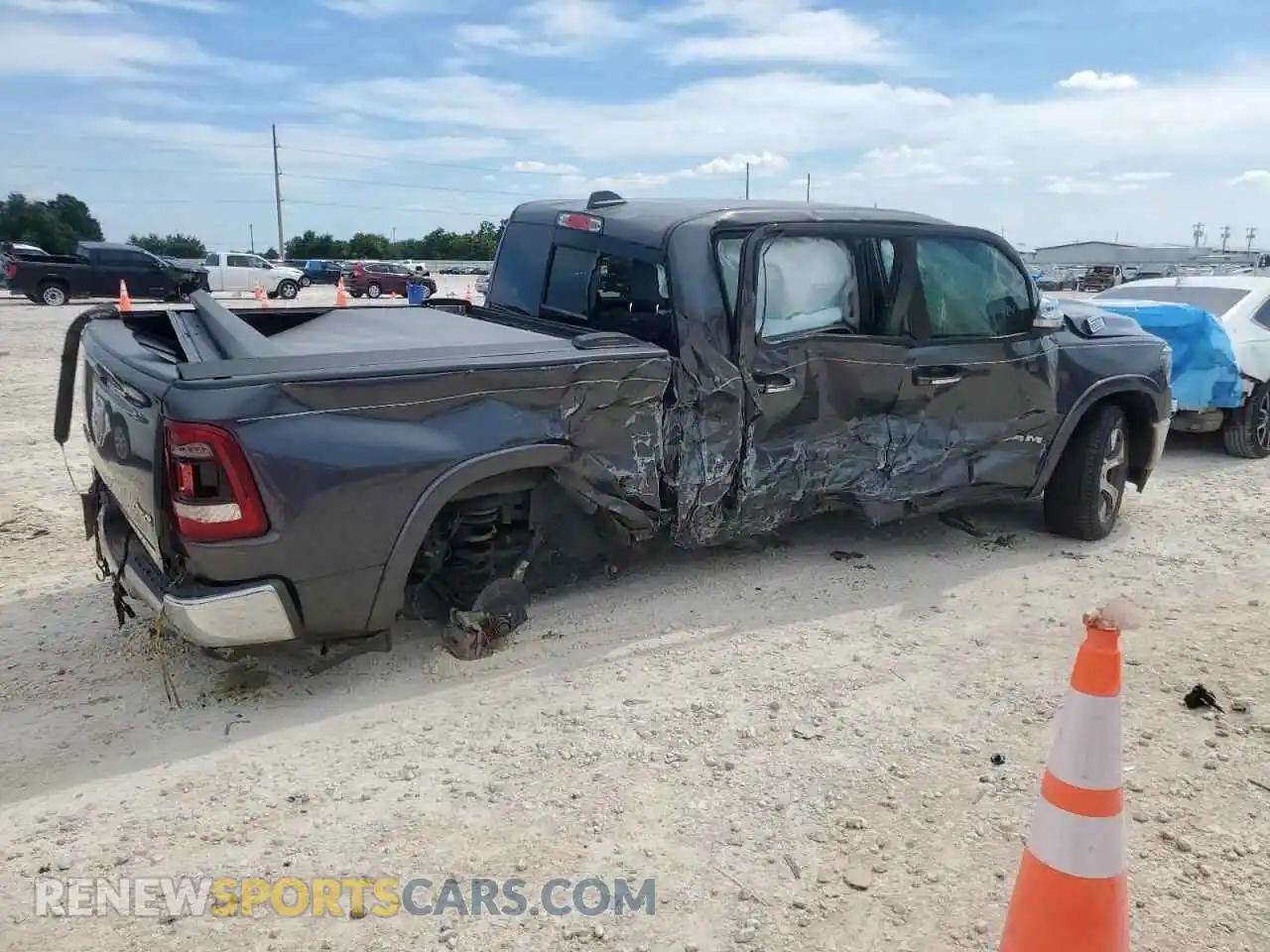 3 Photograph of a damaged car 1C6SRFJT2NN310663 RAM 1500 2022