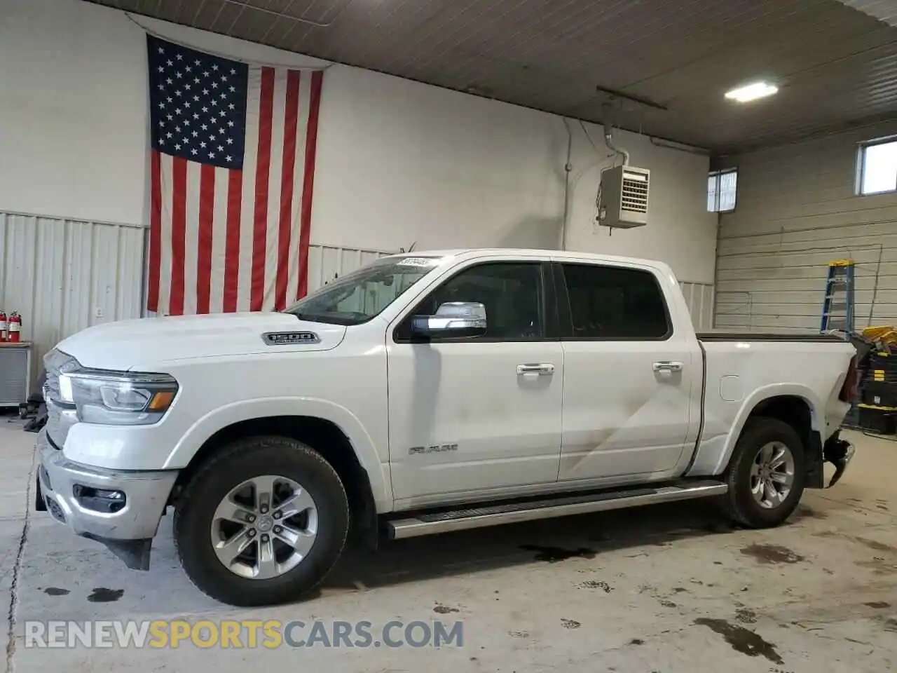 1 Photograph of a damaged car 1C6SRFJT2NN394502 RAM 1500 2022