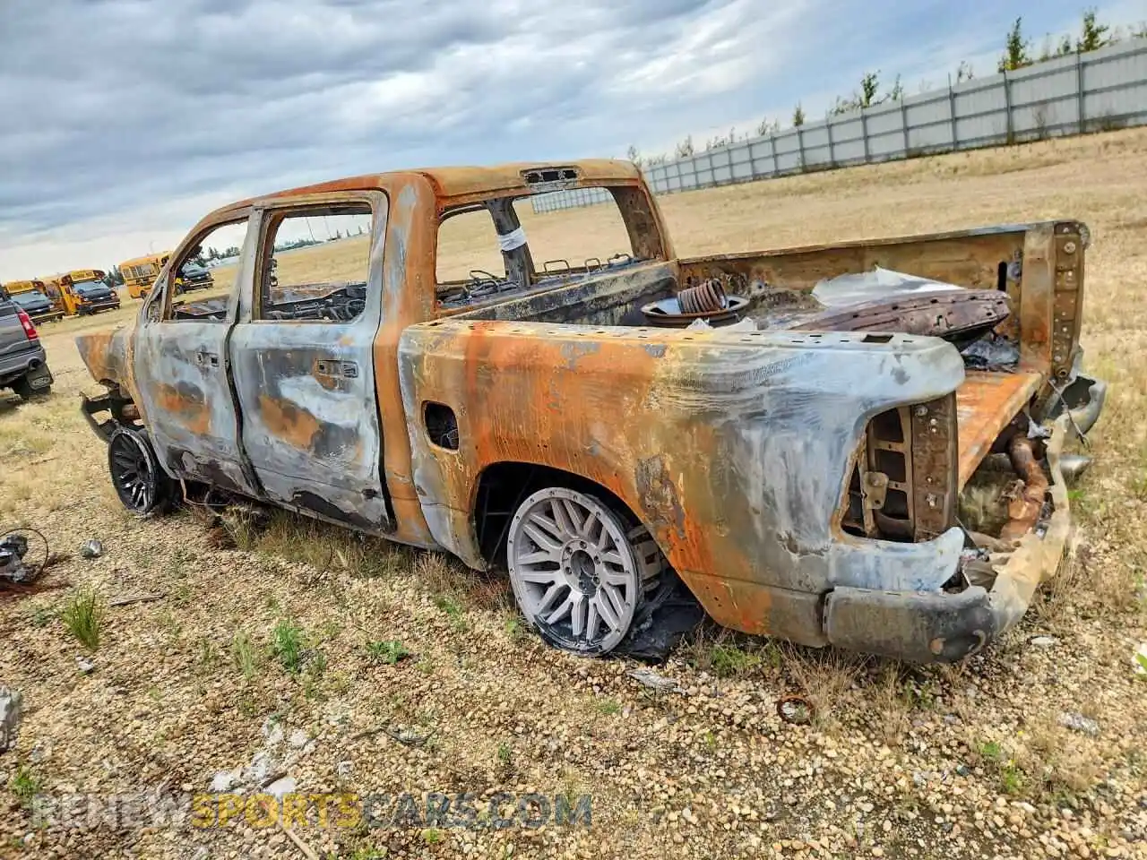 2 fotografías del automóvil dañado 1C6SRFJT3NN309733 RAM 1500 2022
