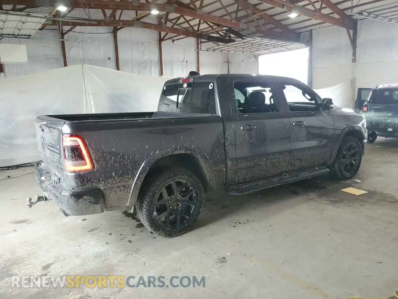 3 Photograph of a damaged car 1C6SRFJT4NN139818 RAM 1500 2022