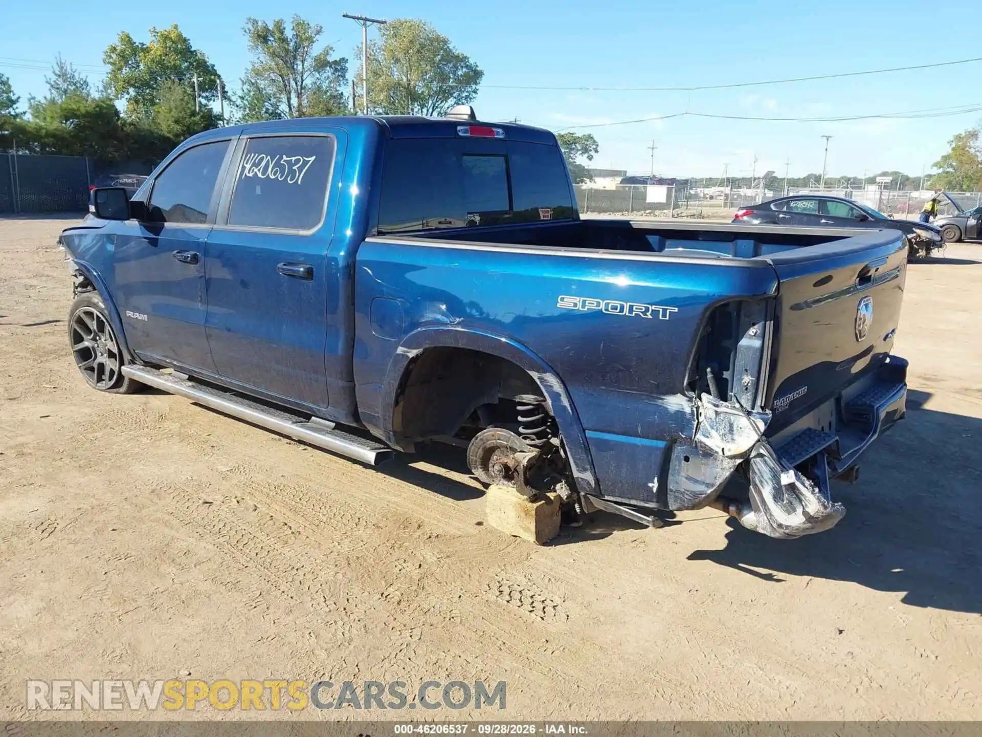 3 Photograph of a damaged car 1C6SRFJT4NN473850 RAM 1500 2022