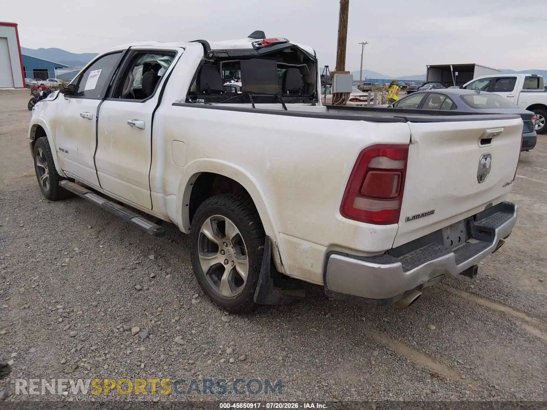 3 Photograph of a damaged car 1C6SRFJT5NN259546 RAM 1500 2022