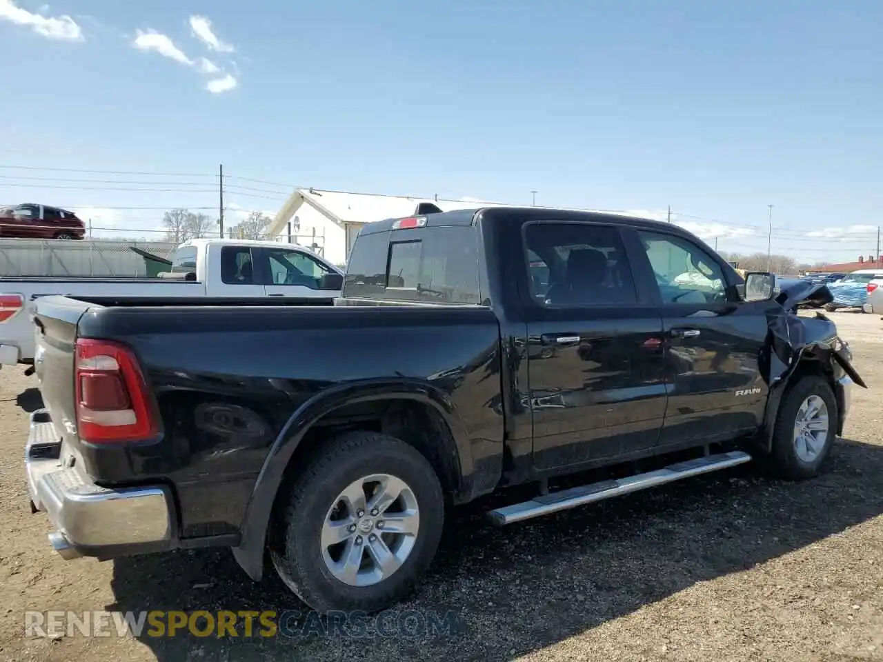 3 Photograph of a damaged car 1C6SRFJT5NN363762 RAM 1500 2022