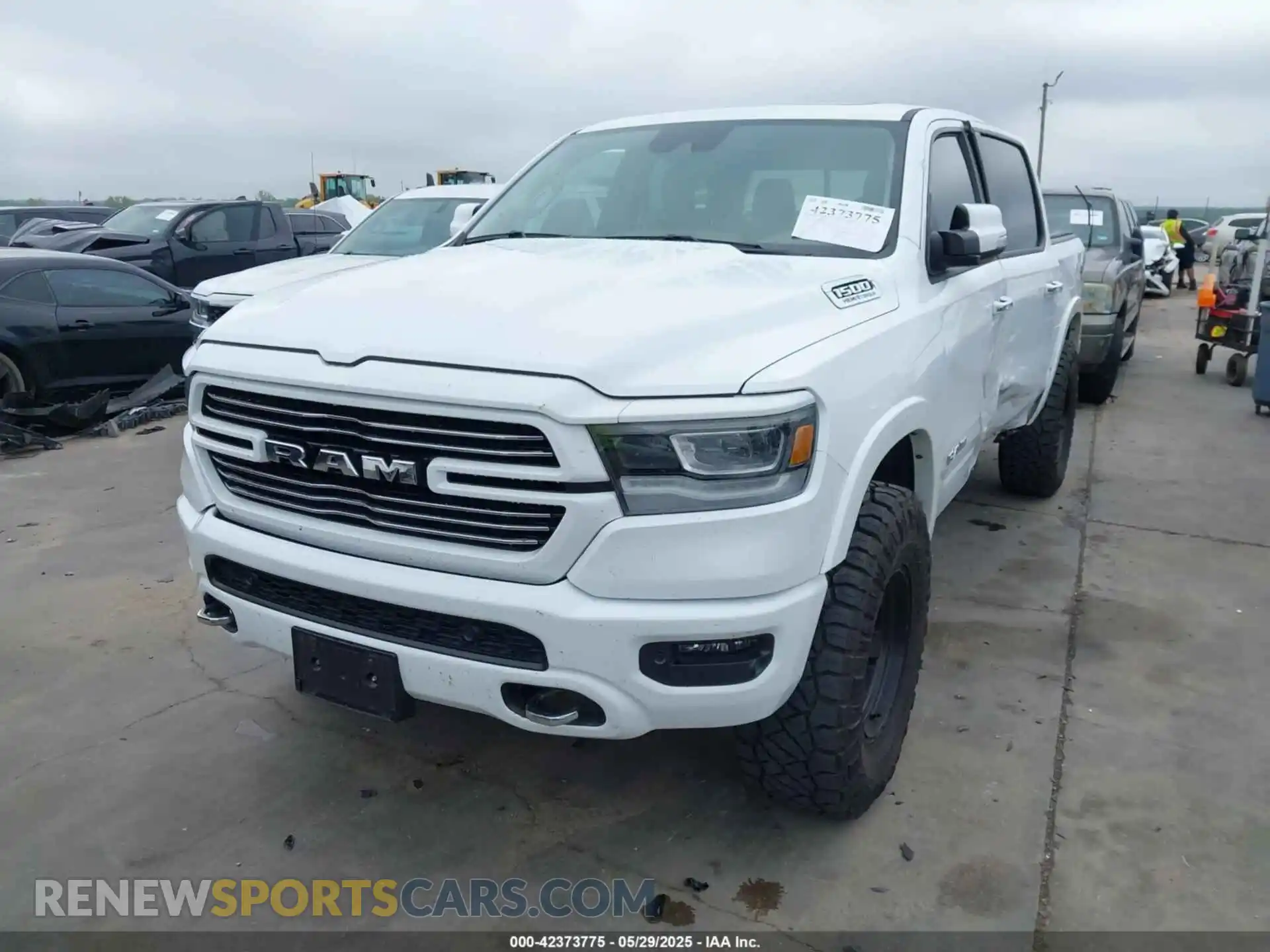 2 Photograph of a damaged car 1C6SRFJT6NN128450 RAM 1500 2022